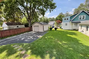 110 Bentley St, Hubbard, OH 44425 - Photo 3