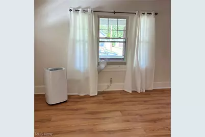 1327 W 9th Street, Lorain, OH 44052 - Photo 9