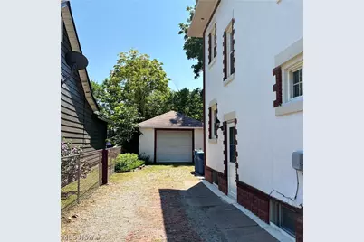 1327 W 9th Street, Lorain, OH 44052 - Photo 3