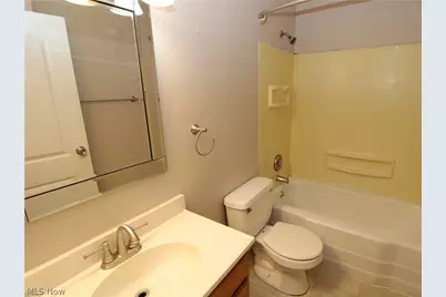 654 Poplar Street, Elyria, OH 44035 - Photo 9