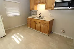 654 Poplar St, Elyria, OH 44035 - Photo 3