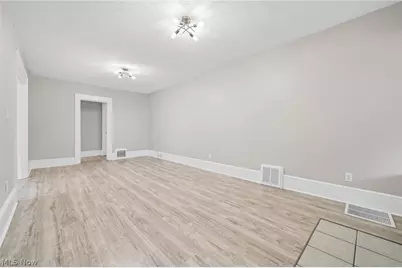 1376 Goodyear Boulevard, Akron, OH 44305 - Photo 9