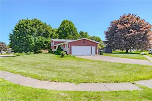 932 Richards Dr, Louisville, OH 44641 - Photo 3