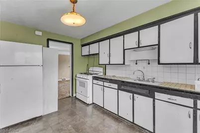 14326 Lakewood Heights Boulevard, Oakwood, OH 44107 - Photo 3