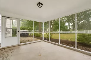 4880 Maple Hill Dr, Green Hills, OH 44131 - Photo 13