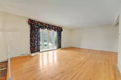4880 Maple Hill Drive, Green Hills, OH 44131 - Photo 9