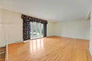 4880 Maple Hill Dr, Green Hills, OH 44131 - Photo 9