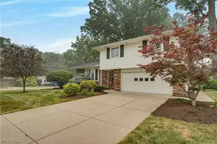 4880 Maple Hill Dr, Green Hills, OH 44131 - Photo 3