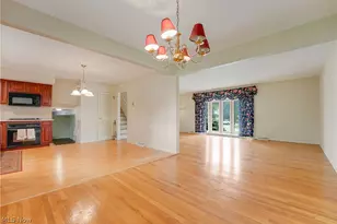 4880 Maple Hill Dr, Green Hills, OH 44131 - Photo 7