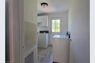 1301 Hulett Avenue, Eastlake, OH 44095 - Photo 9
