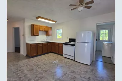 1301 Hulett Avenue, Eastlake, OH 44095 - Photo 7
