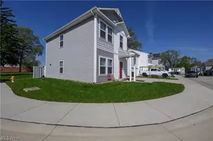 460 Auld Farm Cir, Akron, OH 44320 - Photo 3