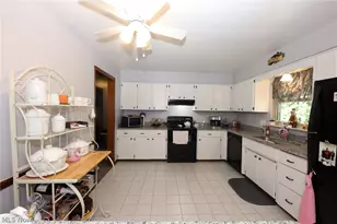 364 Country Club Blvd, Weirton, WV 26062 - Photo 11