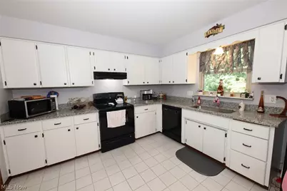 364 Country Club Blvd, Weirton, WV 26062 - Photo 9
