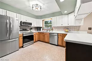 1399 Birchview Dr, Vermilion, OH 44089 - Photo 5