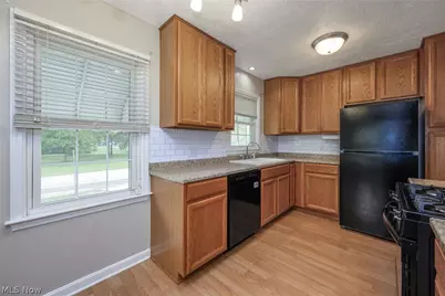 2751 Valley Road, Cuyahoga Falls, OH 44223 - Photo 7