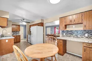 379 Ridgewood Dr, Eastlake, OH 44095 - Photo 11
