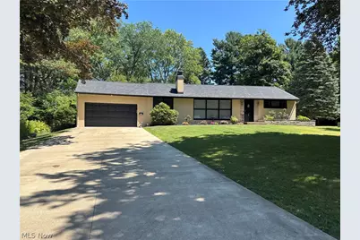816 Overridge Avenue SE, North Canton, OH 44720 - Photo 1