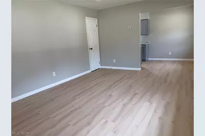 940 Oakwood Drive, Elyria, OH 44035 - Photo 5