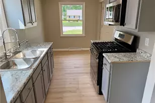 940 Oakwood Dr, Elyria, OH 44035 - Photo 3