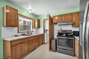4805 Mapleview Dr, Vermilion, OH 44089 - Photo 3