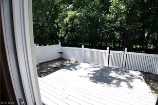 306 Deepwood Dr, Wadsworth, OH 44281 - Photo 3