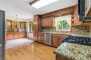 1129 Oak Tree Rd, Akron, OH 44320 - Photo 11