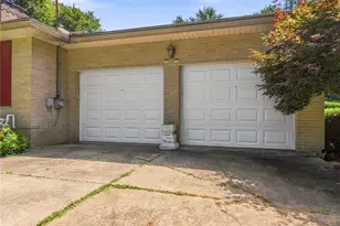 1129 Oak Tree Rd, Akron, OH 44320 - Photo 3