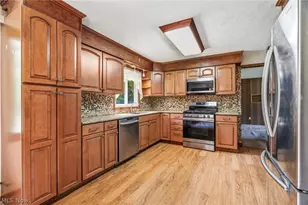 1129 Oak Tree Rd, Akron, OH 44320 - Photo 9