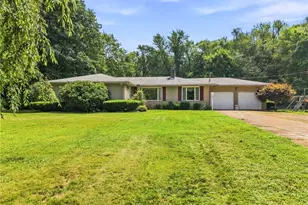 1129 Oak Tree Rd, Akron, OH 44320 - Photo 1