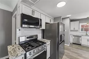 16809 Scottsdale Blvd, Huber Heights, OH 44120 - Photo 9