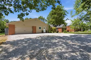 1846 Edwards Dr, Akron, OH 44306 - Photo 3
