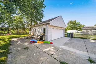 30018 Truman Ave, Wickliffe, OH 44092 - Photo 31