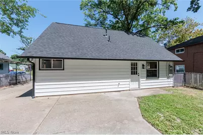 1130 Saxe Avenue, Cuyahoga Falls, OH 44221 - Photo 41