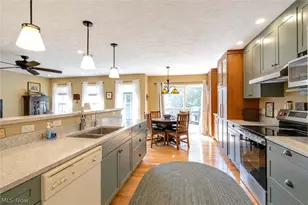 824 Willow Creek Dr, Akron, OH 44333 - Photo 5