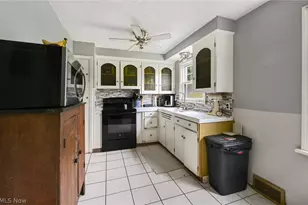 184 Perry Dr NW, Canton, OH 44708 - Photo 3