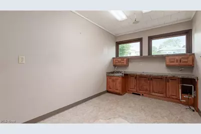 1117 Clark Street, Cambridge, OH 43725 - Photo 9