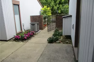 722 Tinkers Ln, Sagamore Hills, OH 44067 - Photo 19