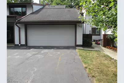 722 Tinkers Lane, Sagamore Hills, OH 44067 - Photo 1