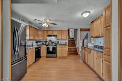 4425 Queen Anne Avenue, Lorain, OH 44052 - Photo 9