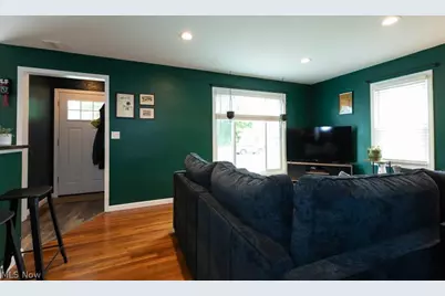 472 E 329th Street, Willowick, OH 44095 - Photo 9