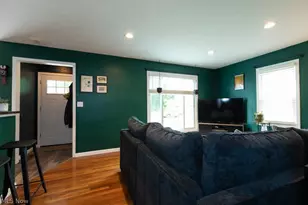 472 E 329th St, Willowick, OH 44095 - Photo 9