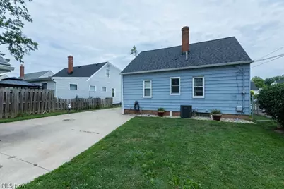 472 E 329th Street, Willowick, OH 44095 - Photo 21