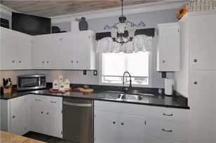 148 Prospect St, Oak Harbor, OH 43449 - Photo 9