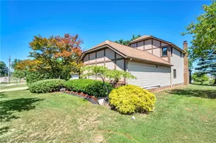 7791 Edgewood Ln, Green Hills, OH 44131 - Photo 3