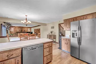 7791 Edgewood Ln, Green Hills, OH 44131 - Photo 13