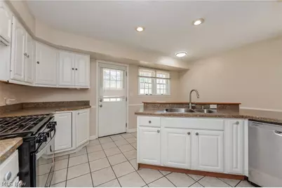 112 Arlington Circle, Wickliffe, OH 44092 - Photo 11