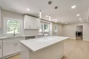 2758 Oak St, Willoughby Hills, OH 44094 - Photo 5