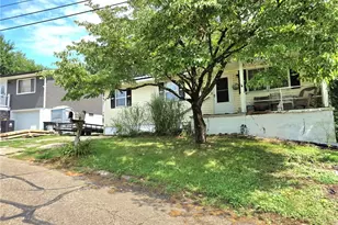 210 E 10th St, Williamstown, WV 26187 - Photo 3