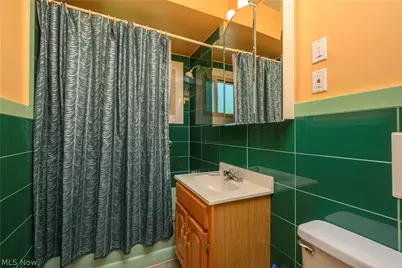 2035 Thornhill Drive, Akron, OH 44313 - Photo 13